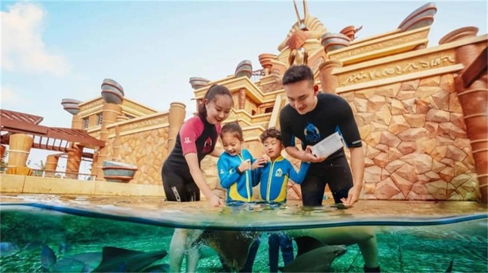 三亞亞特蘭蒂斯喂食鰩魚體驗